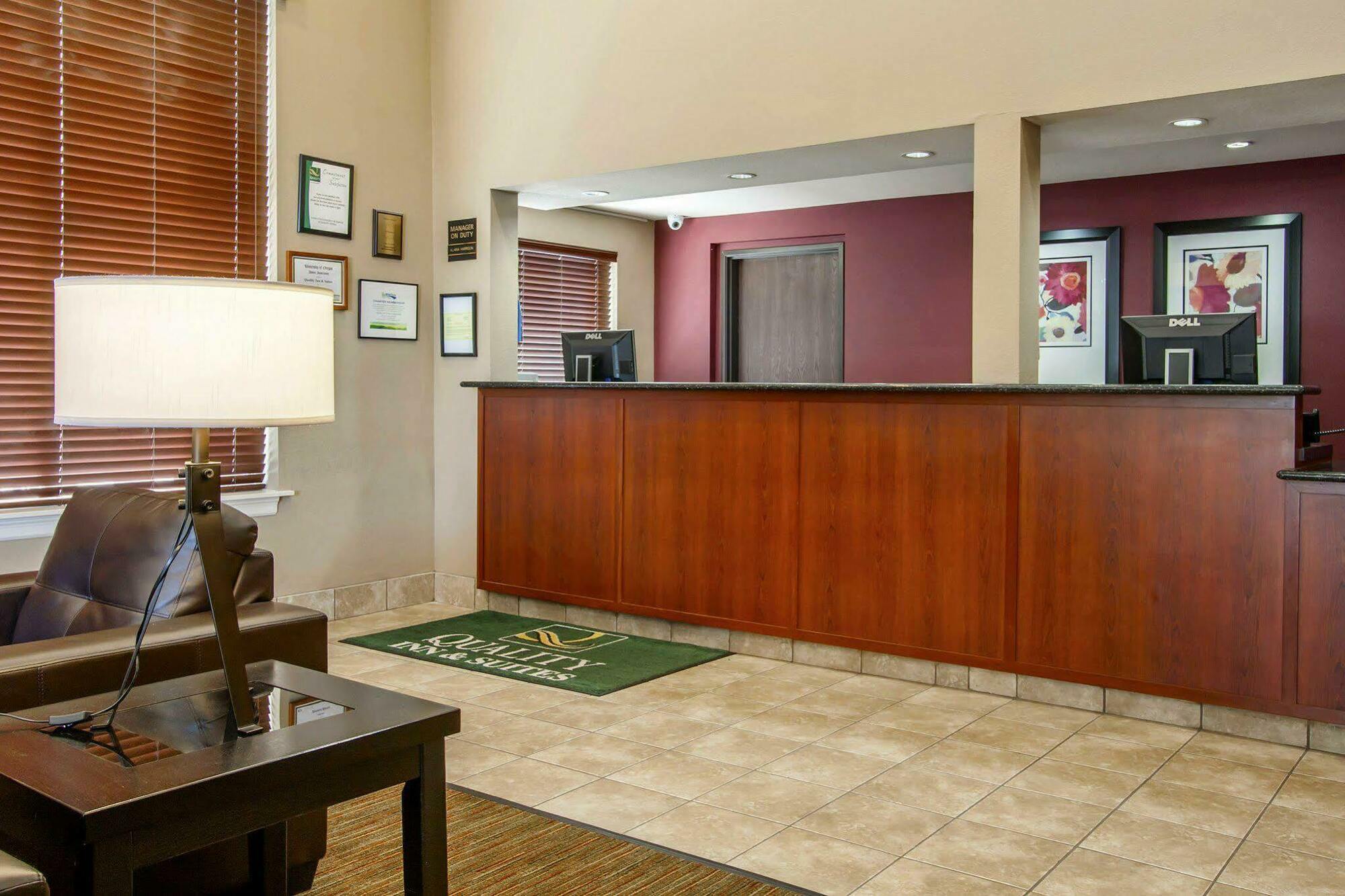 Quality Inn & Suites Springfield Exterior photo